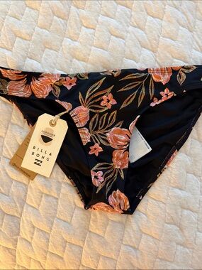 NWT Billabong Lowrider Full Coverage Bikini Bottoms in Hooked on Tropics